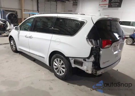 2018 Chrysler Pacifica Touring L z USA, uszkodzony, nr VIN 2C4RC1BG1JR316903